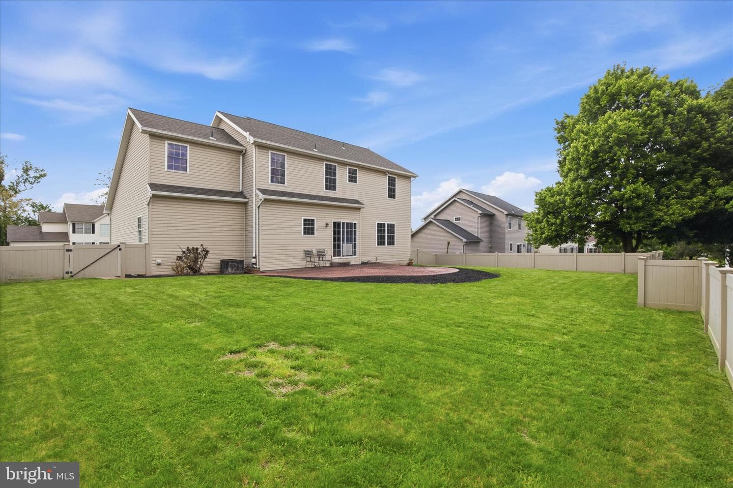 2166 Lucy Ln photo 4