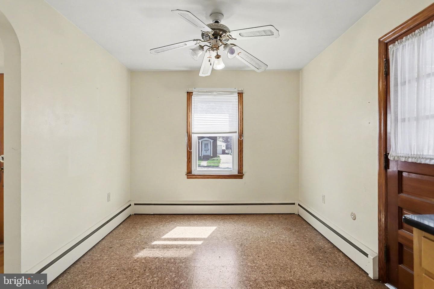 932 E Walnut Street photo 13