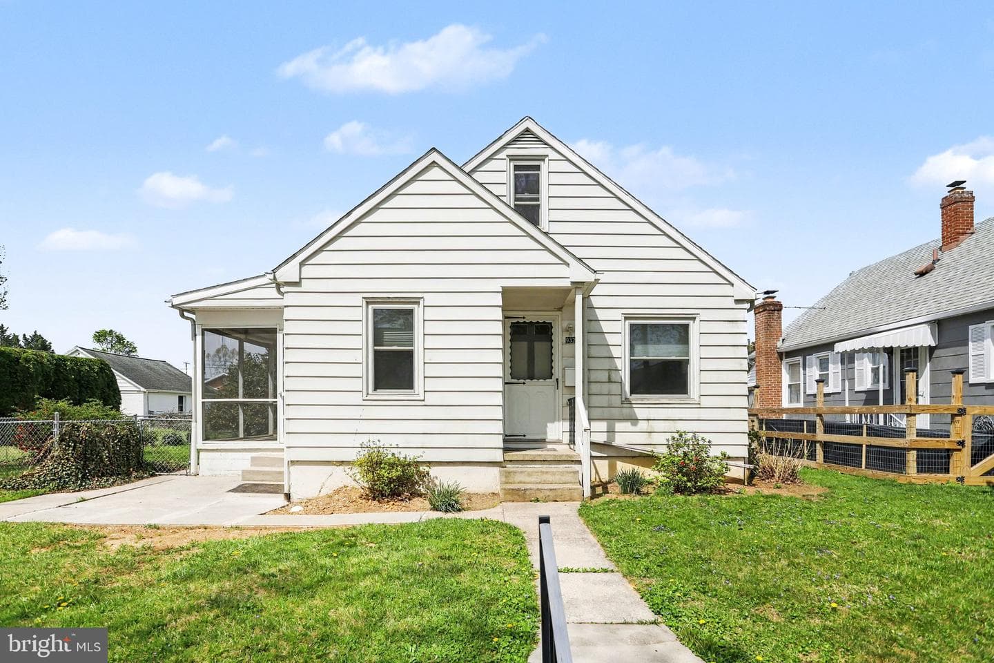 932 E Walnut Street photo 2