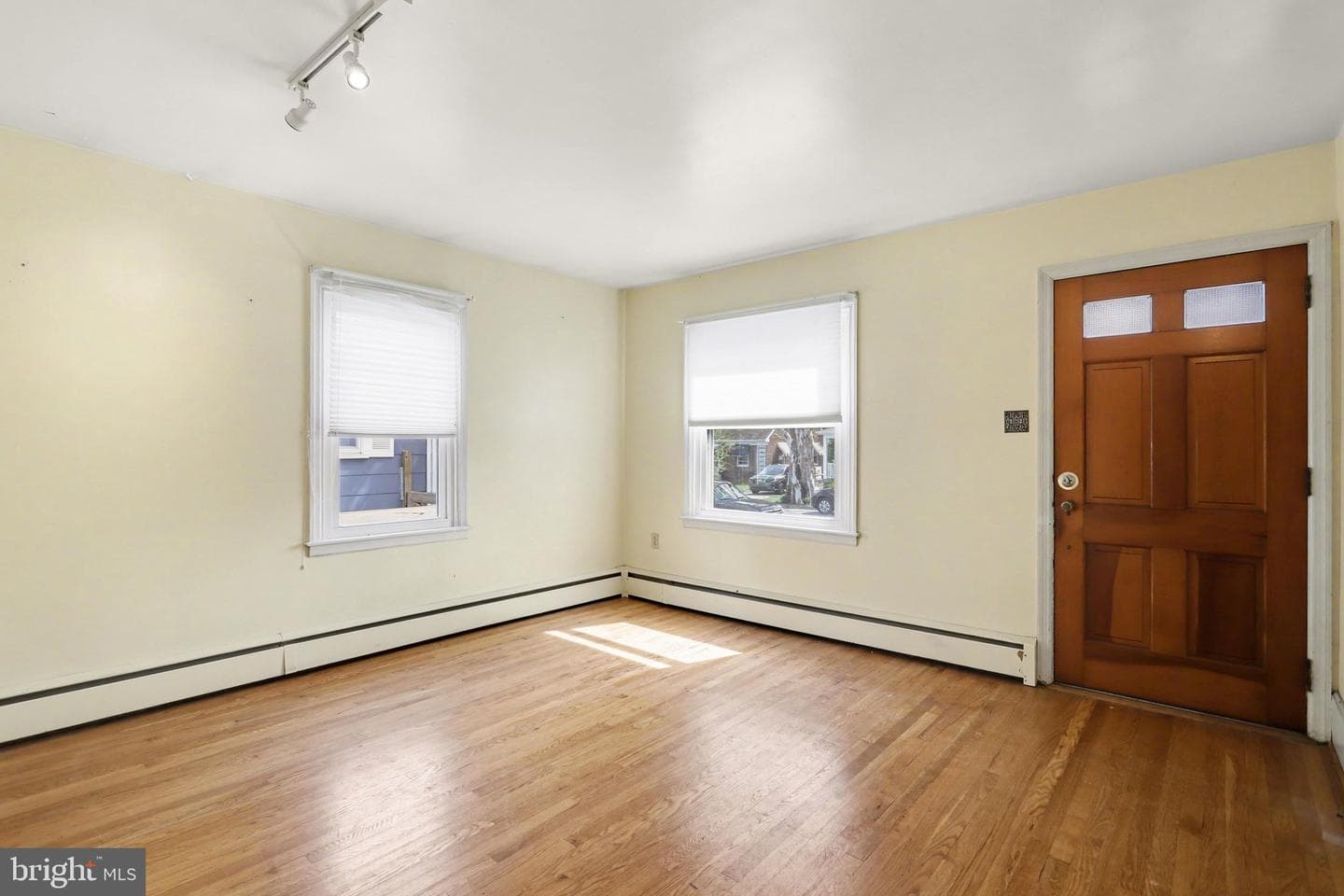932 E Walnut Street photo 6