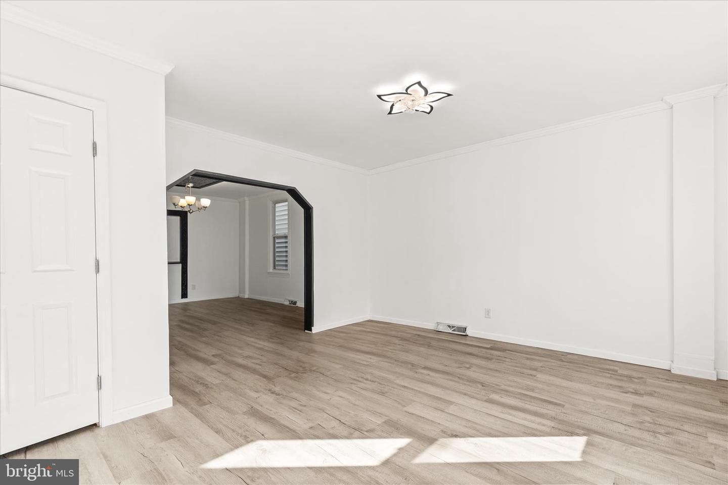 637 W College Avenue photo 3