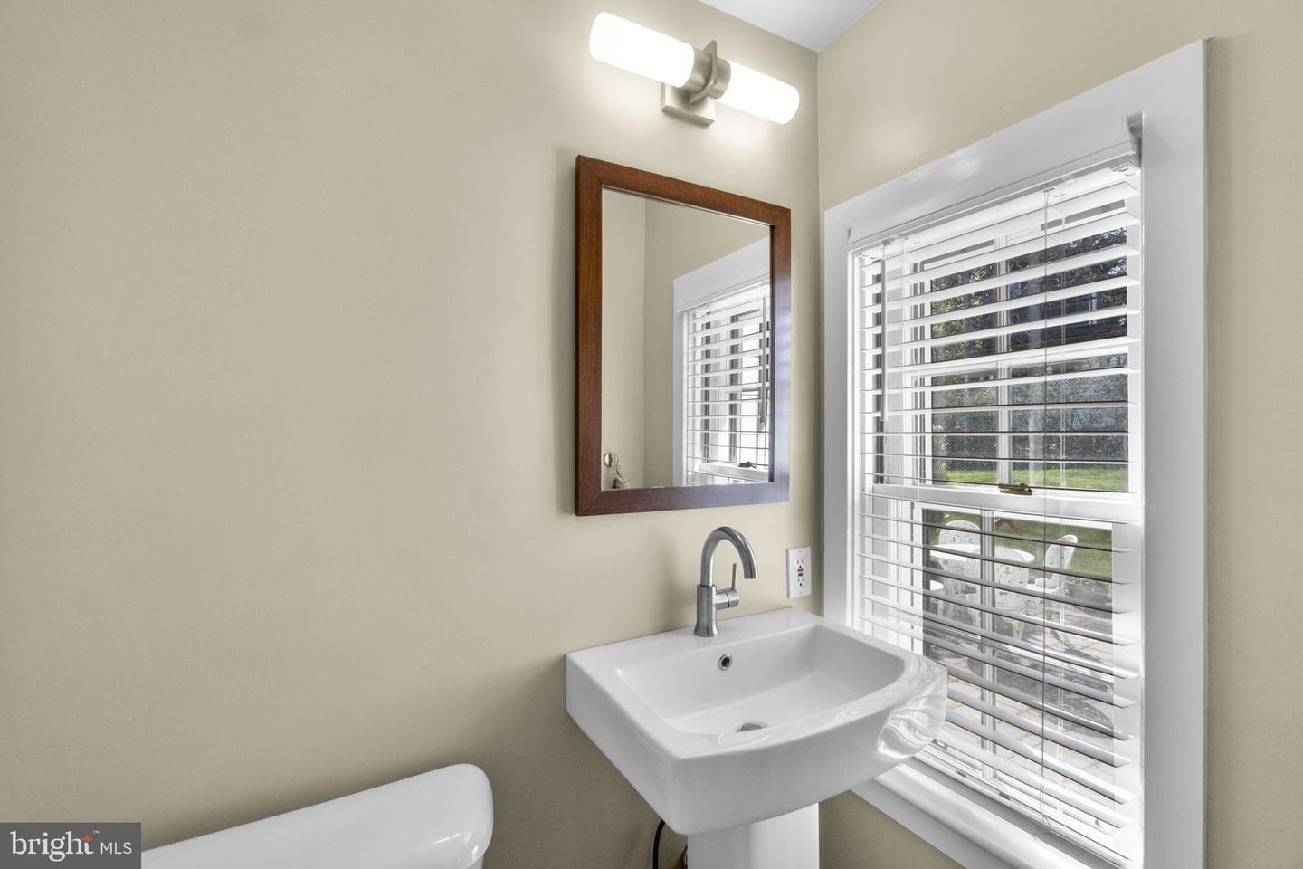 100 Edgewood Drive photo 11