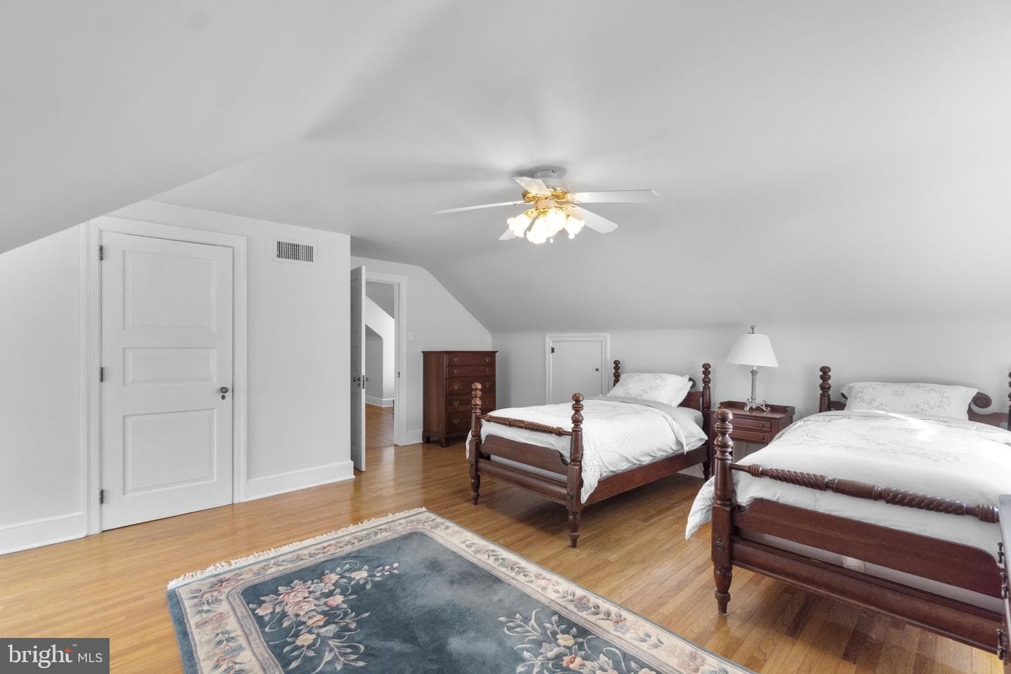 100 Edgewood Drive photo 25