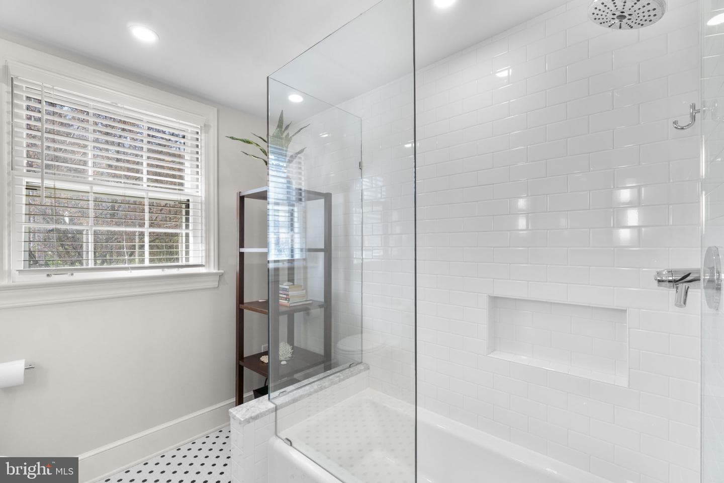 100 Edgewood Drive photo 27