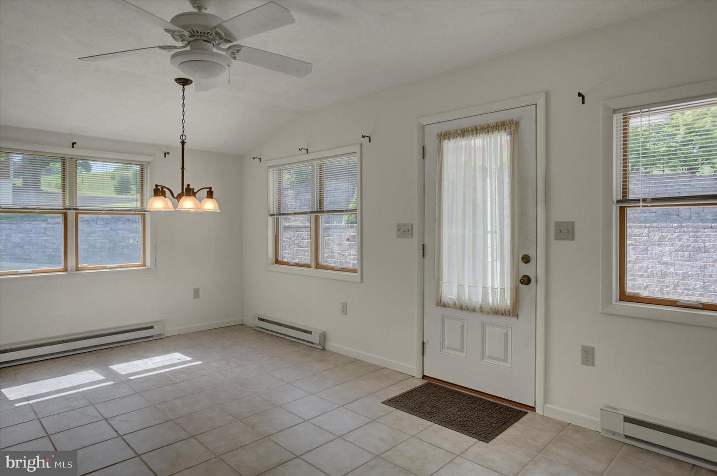 120 N Winding Road photo 29
