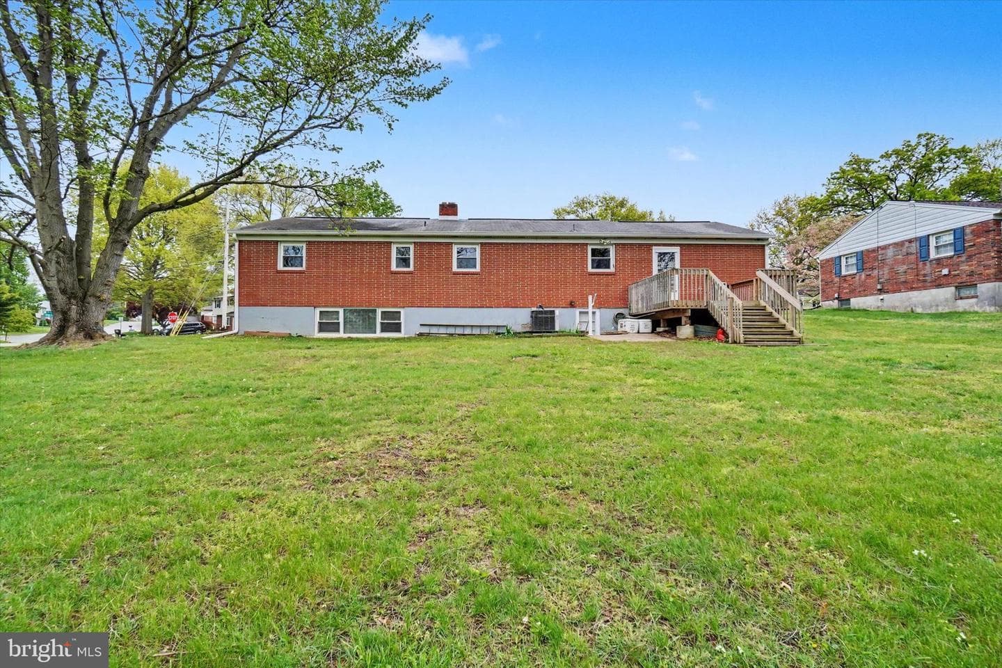 2401 Emerald Avenue photo 27