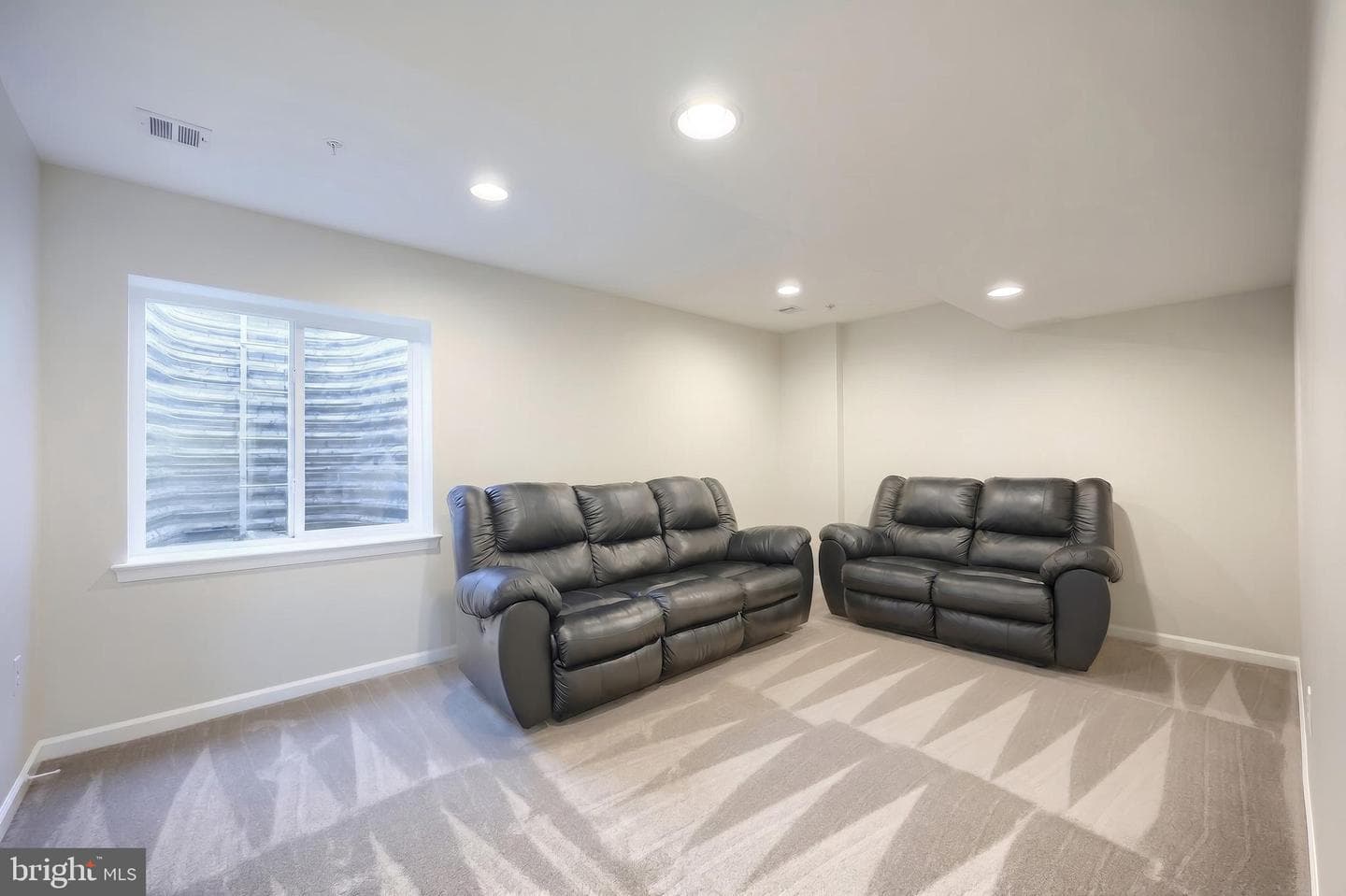 4285 Blackburn Drive photo 8