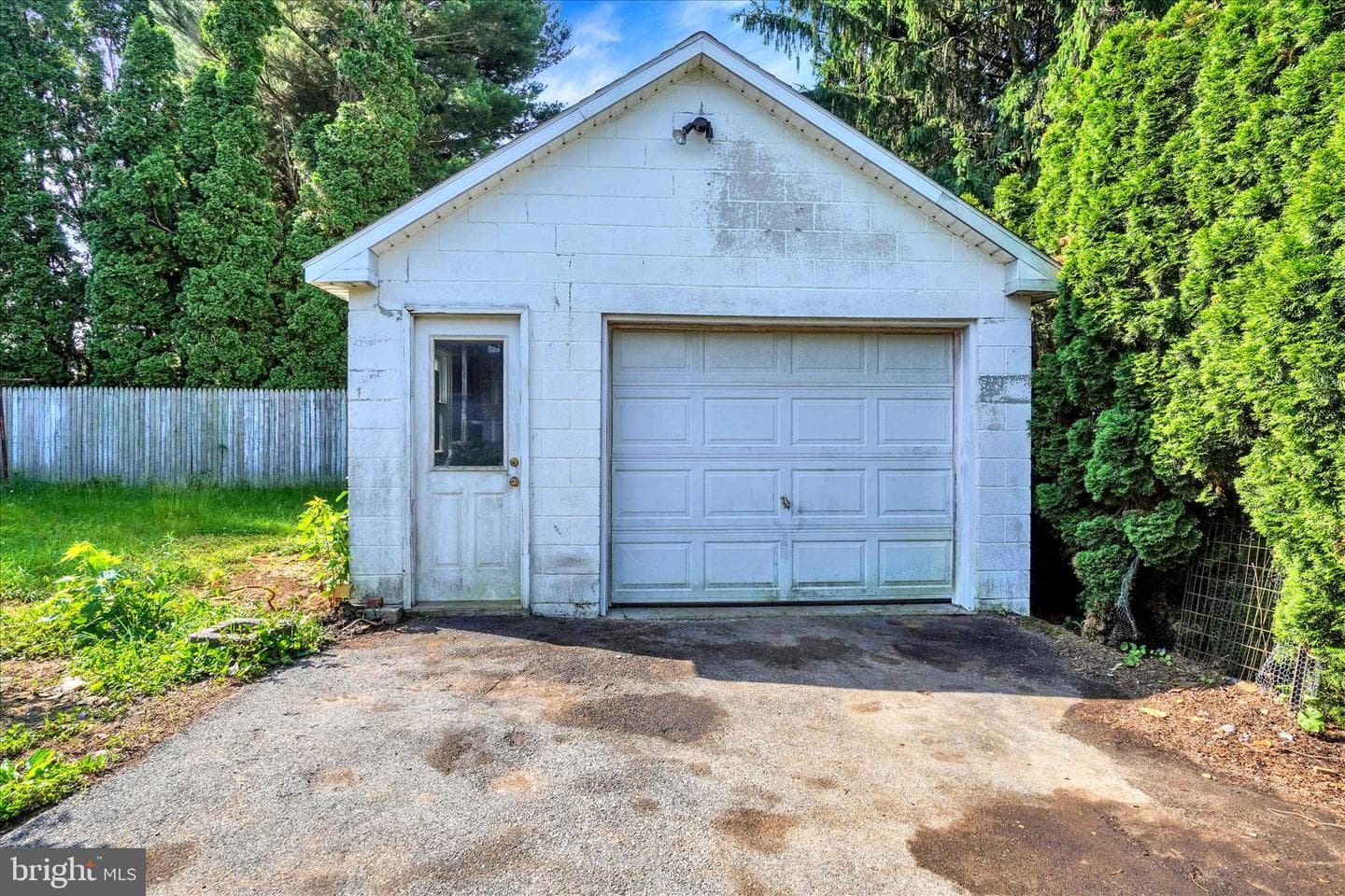 16 E Tolna Road photo 18