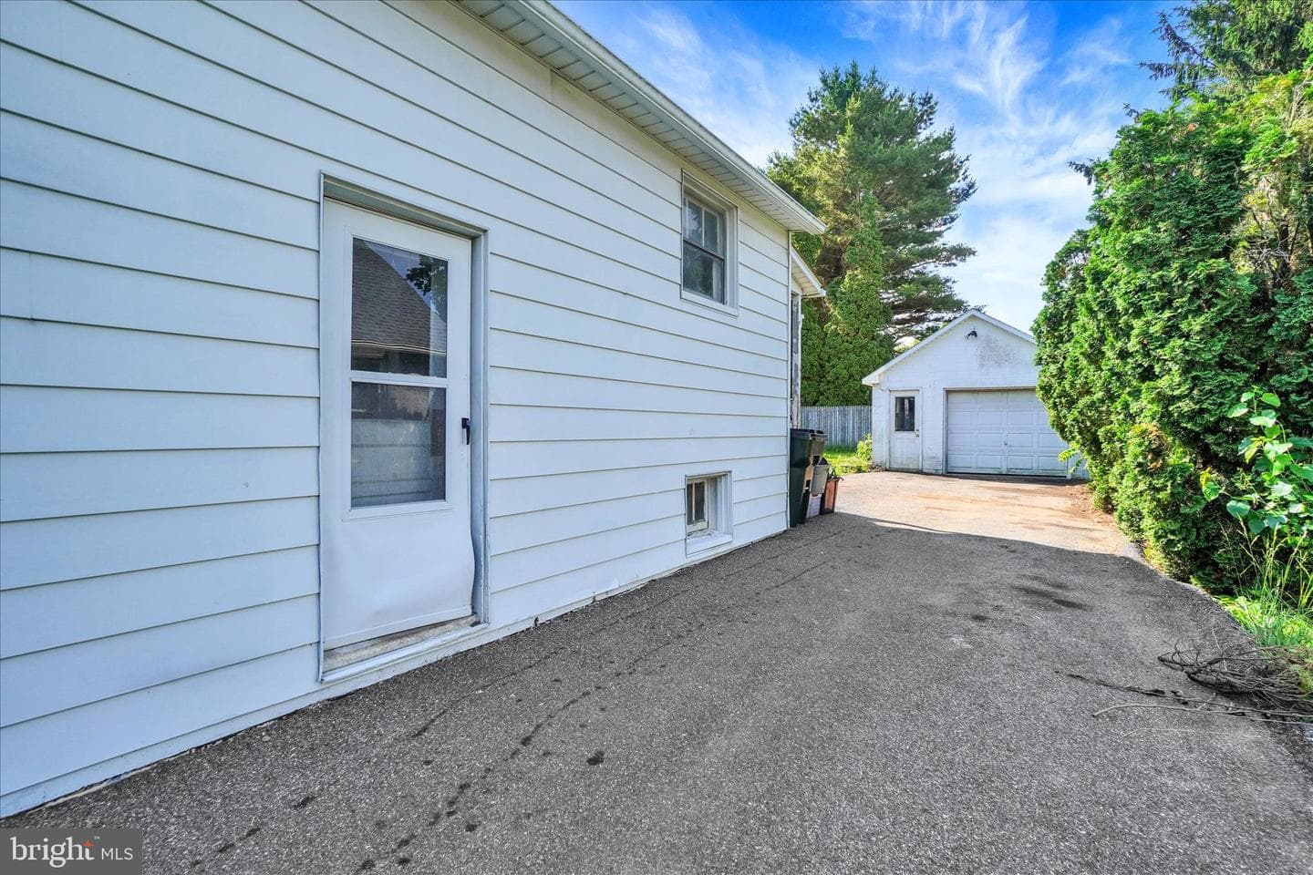 16 E Tolna Road photo 20
