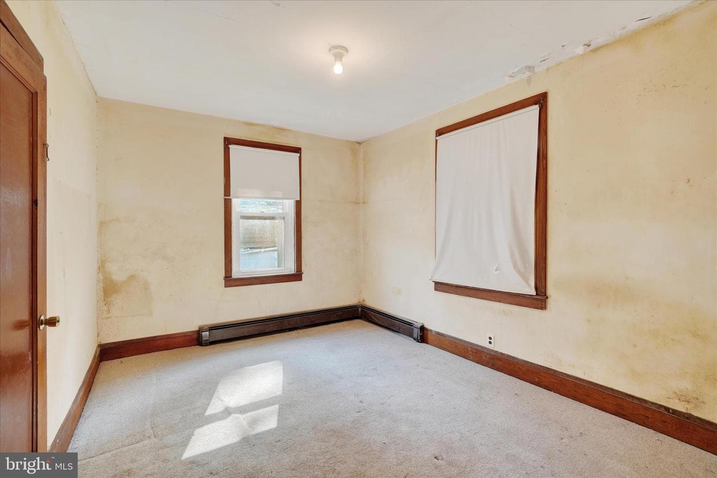 16 E Tolna Road photo 9