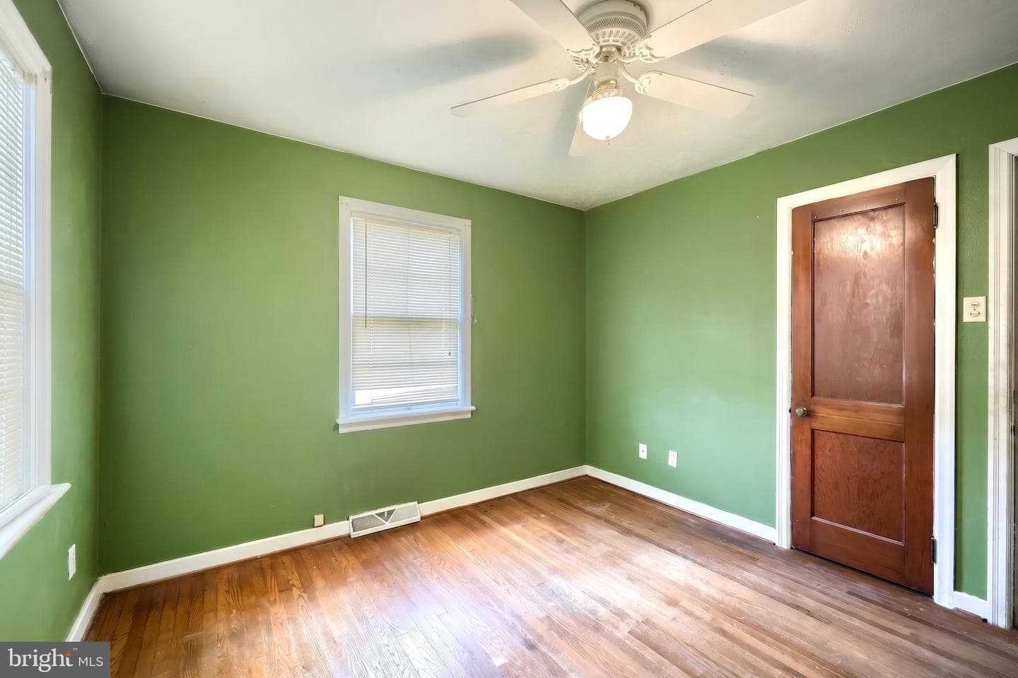 403 E Maple Street photo 16