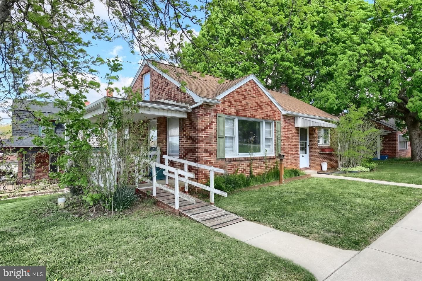 403 E Maple Street photo 3