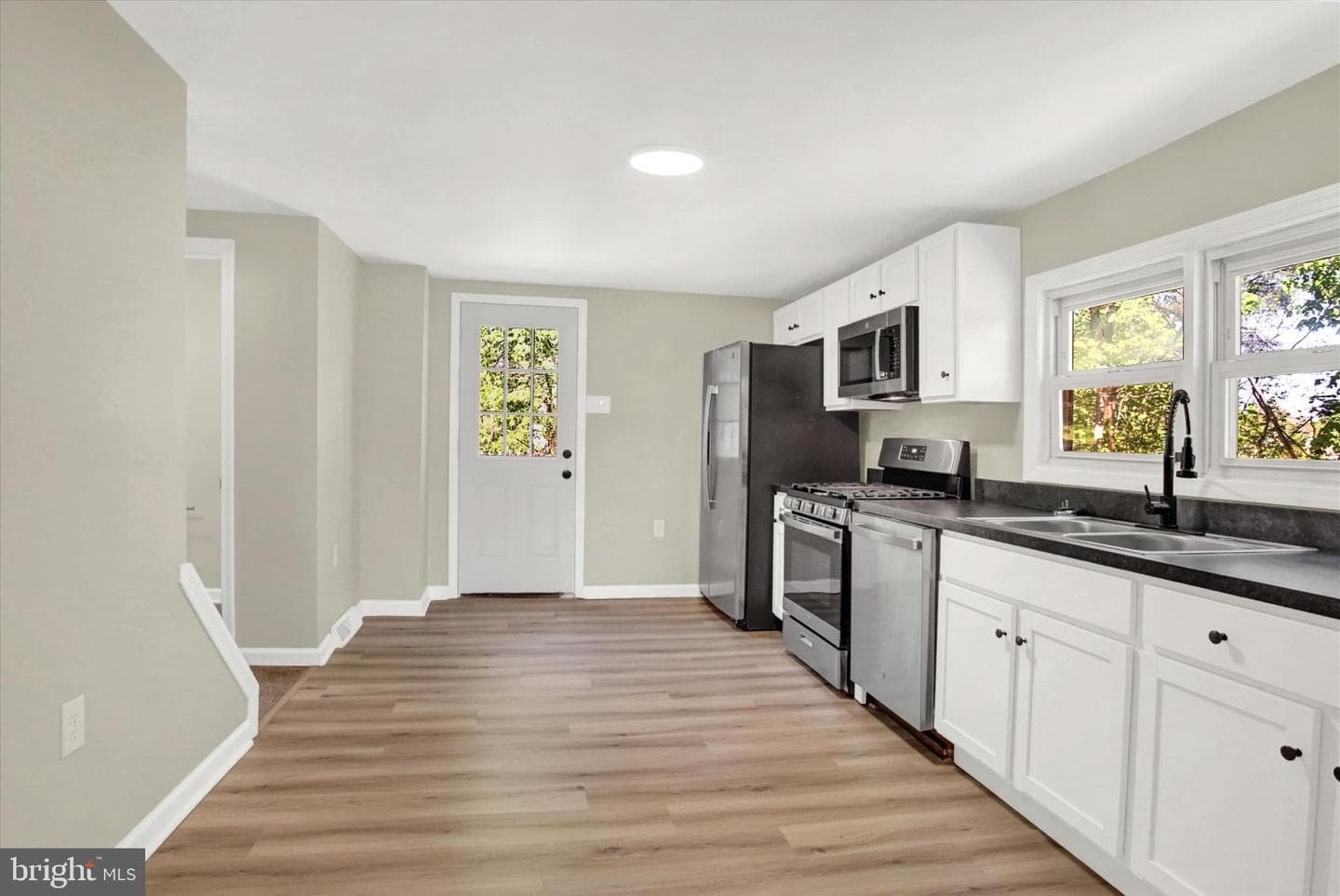 15 Pear Avenue photo 15