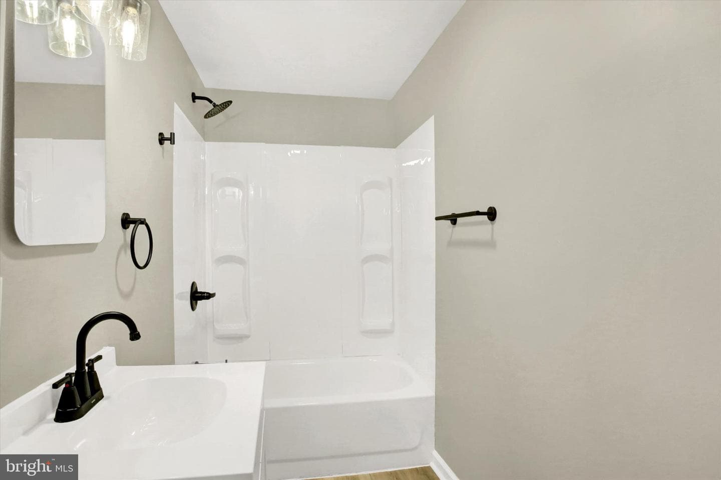 15 Pear Avenue photo 20