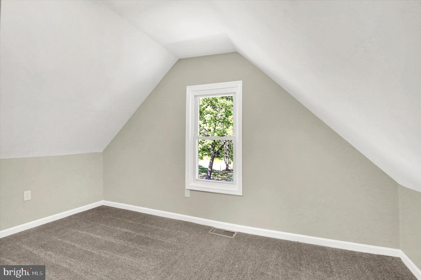 15 Pear Avenue photo 28