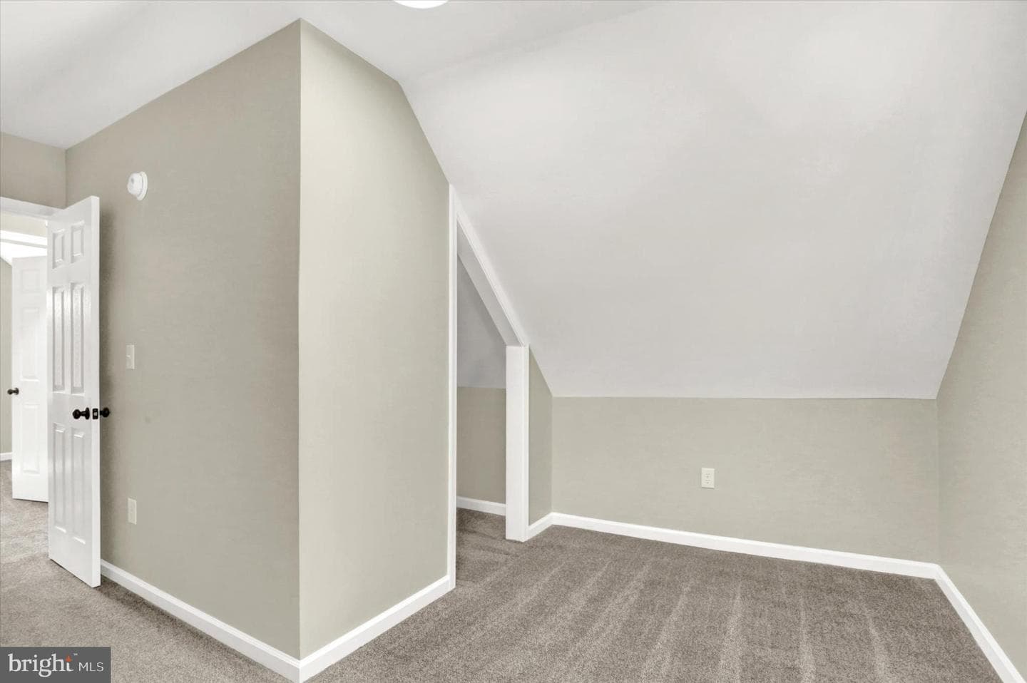 15 Pear Avenue photo 29