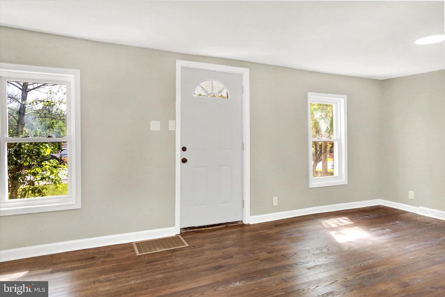 15 Pear Avenue photo 8