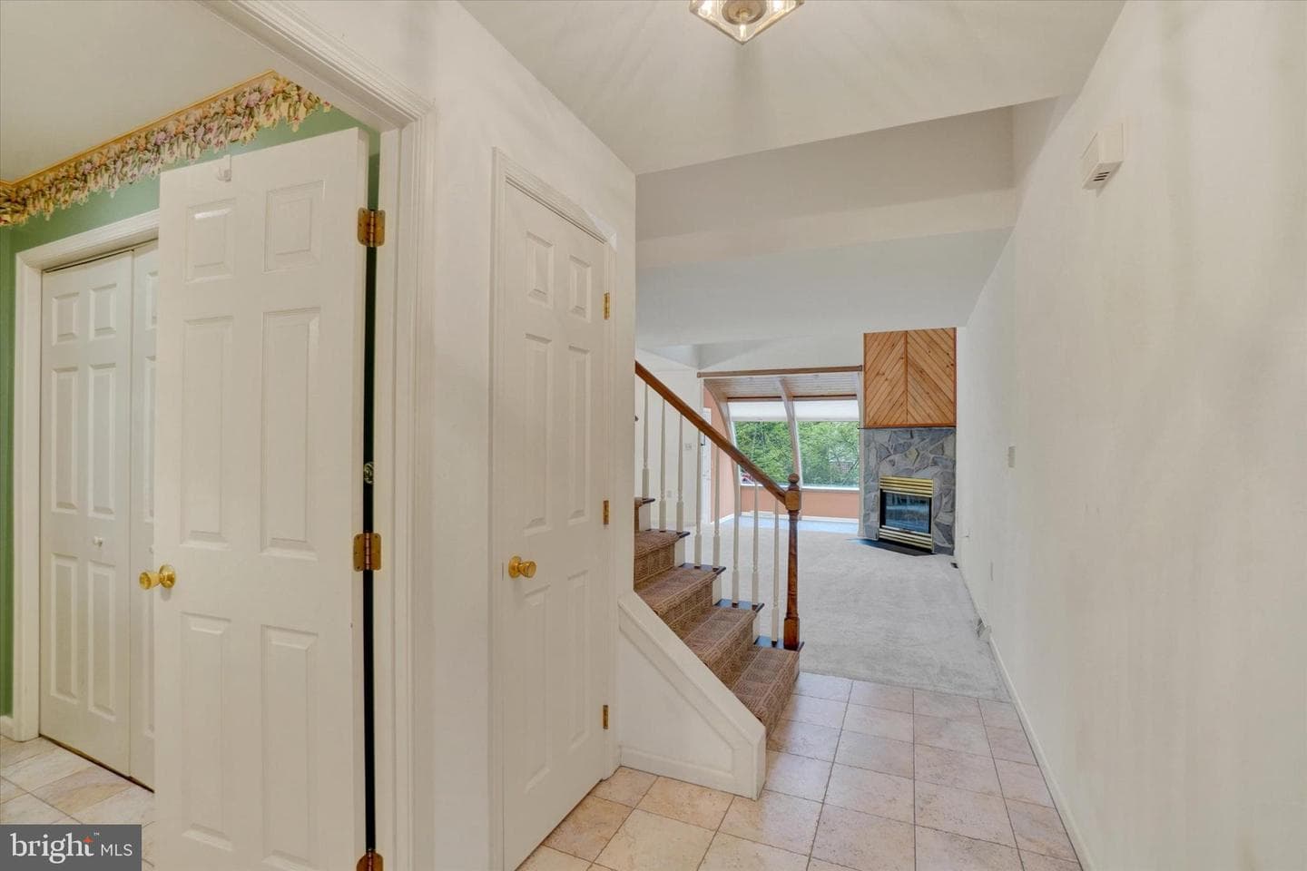 56 Jean Lo Way photo 4