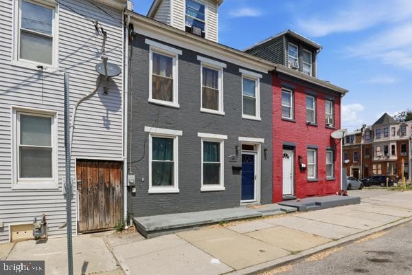 47 E South Street photo 2