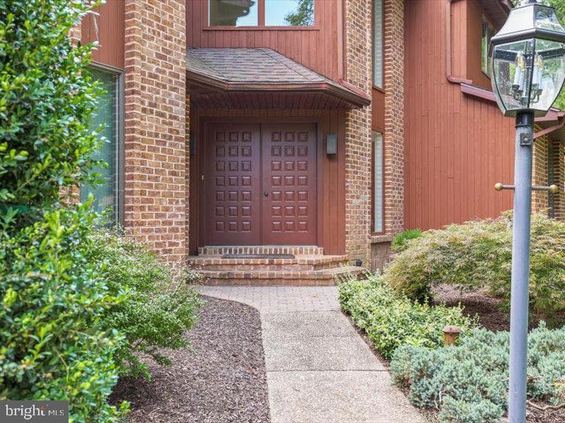 1990 Shulton Drive photo 4