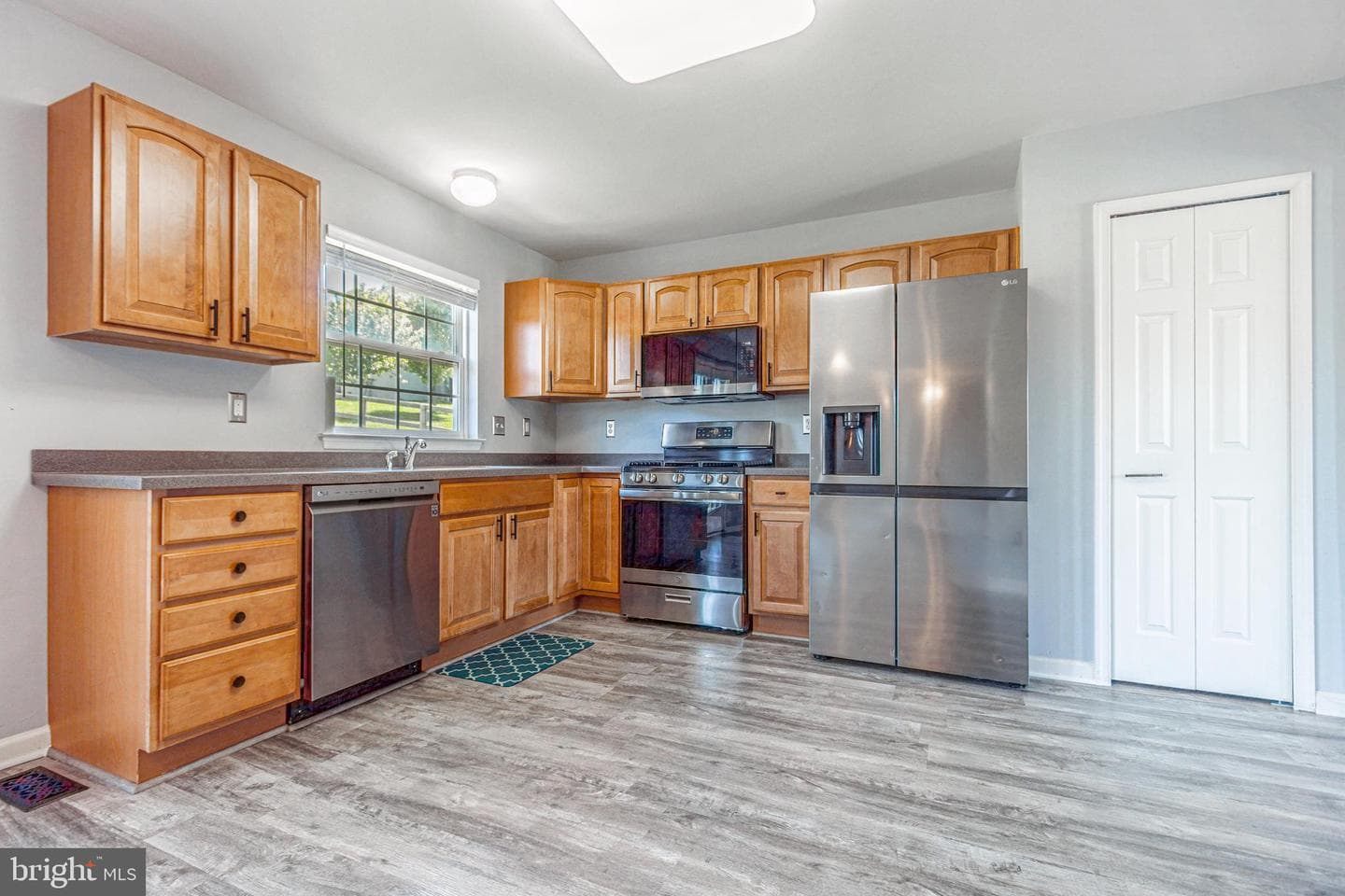 271 Courtney Court photo 15