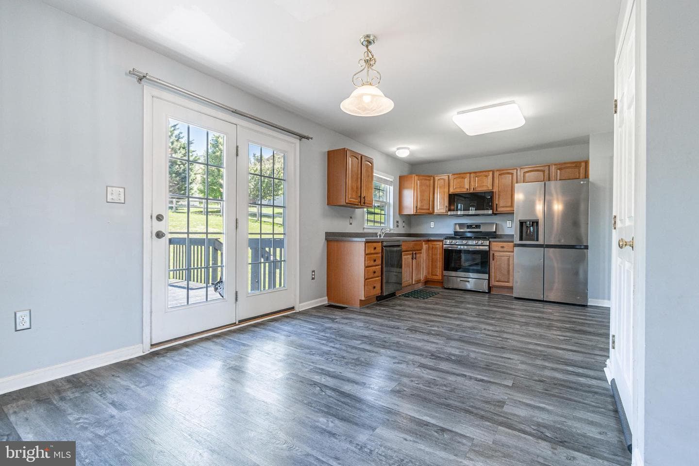 271 Courtney Court photo 18