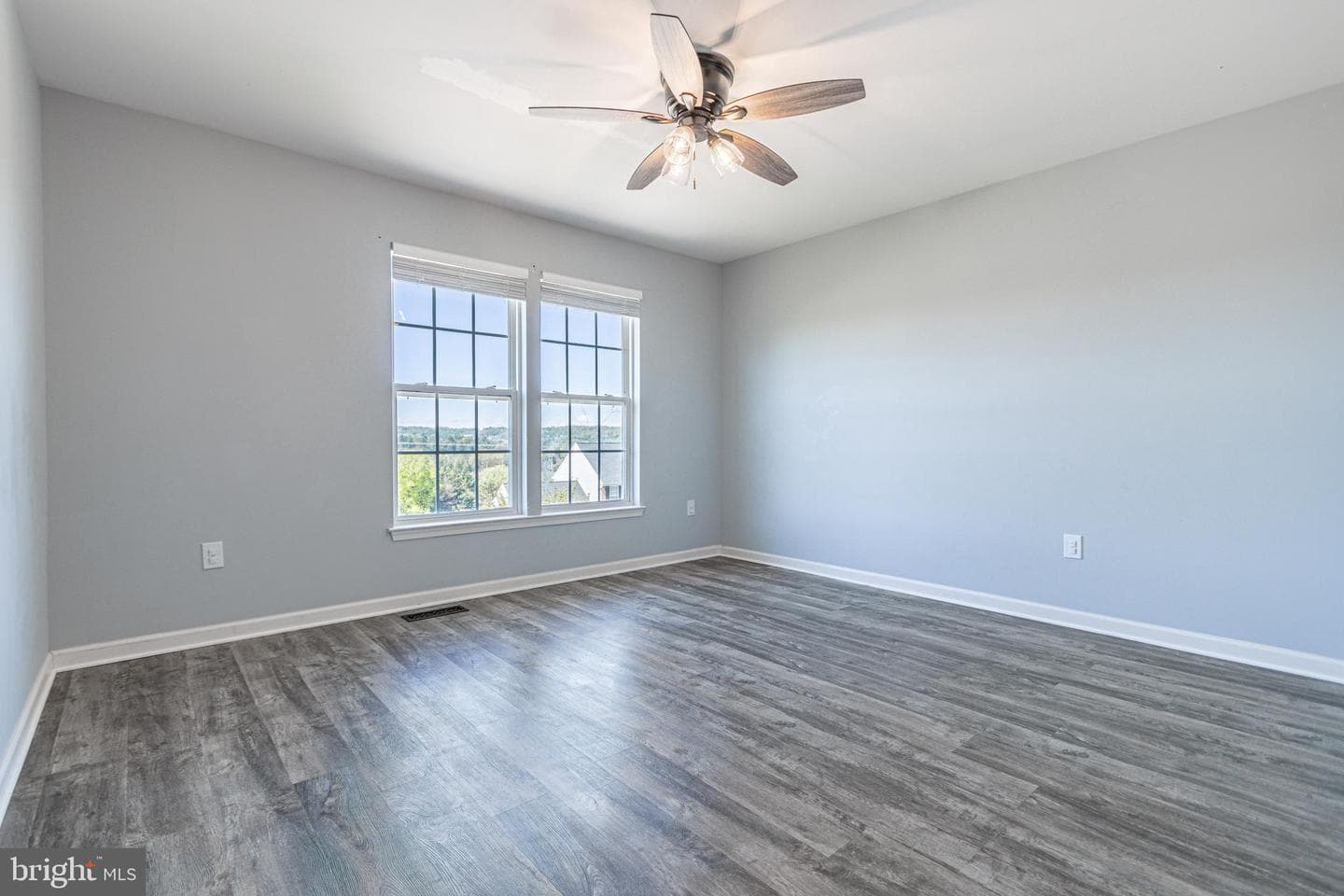 271 Courtney Court photo 27