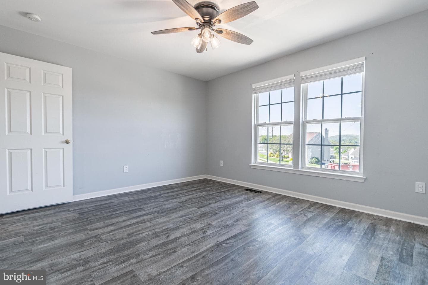 271 Courtney Court photo 28