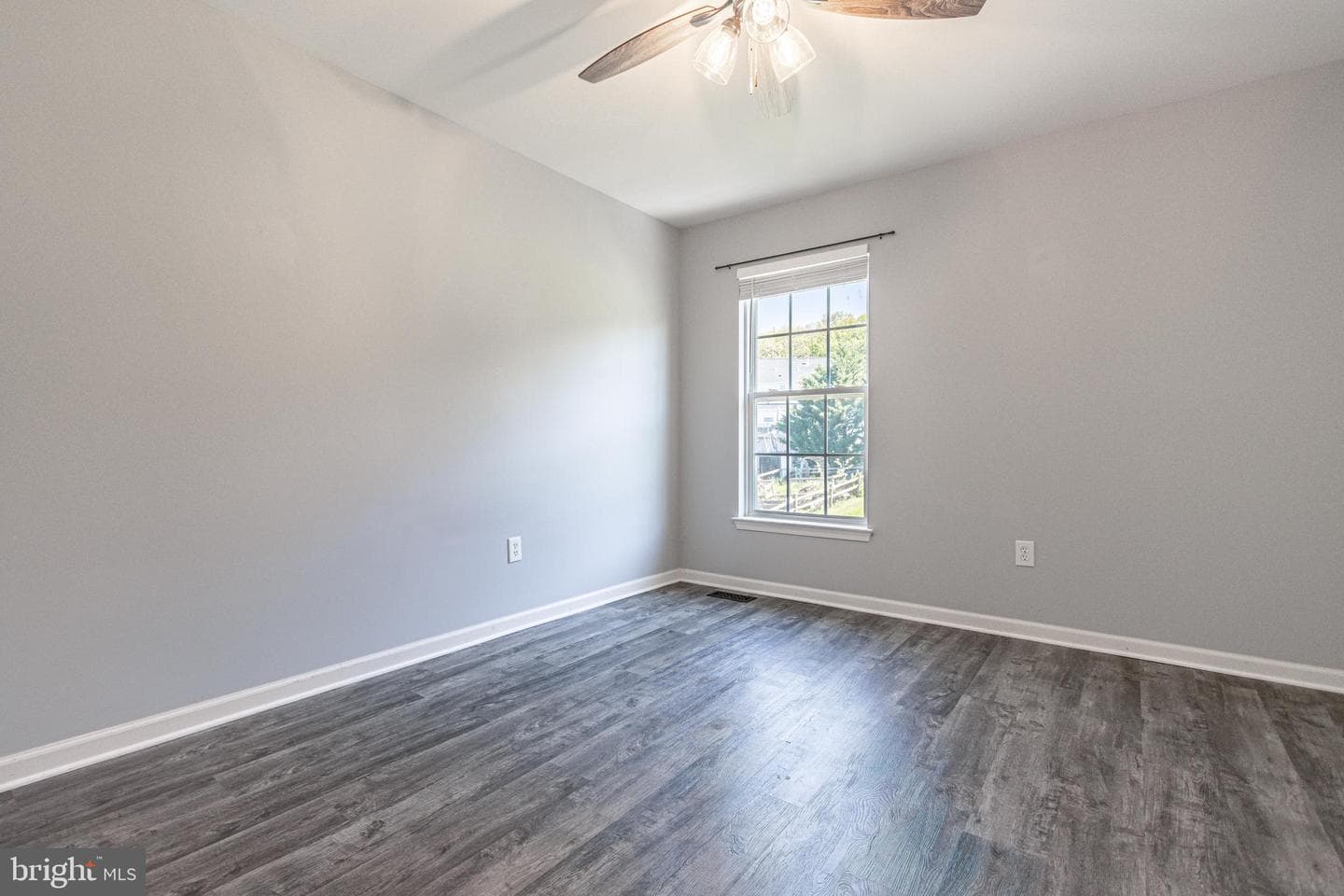 271 Courtney Court photo 30