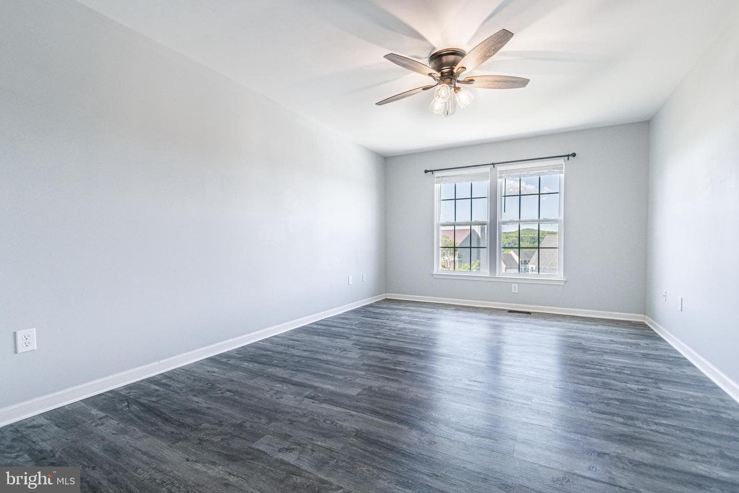 271 Courtney Court photo 35