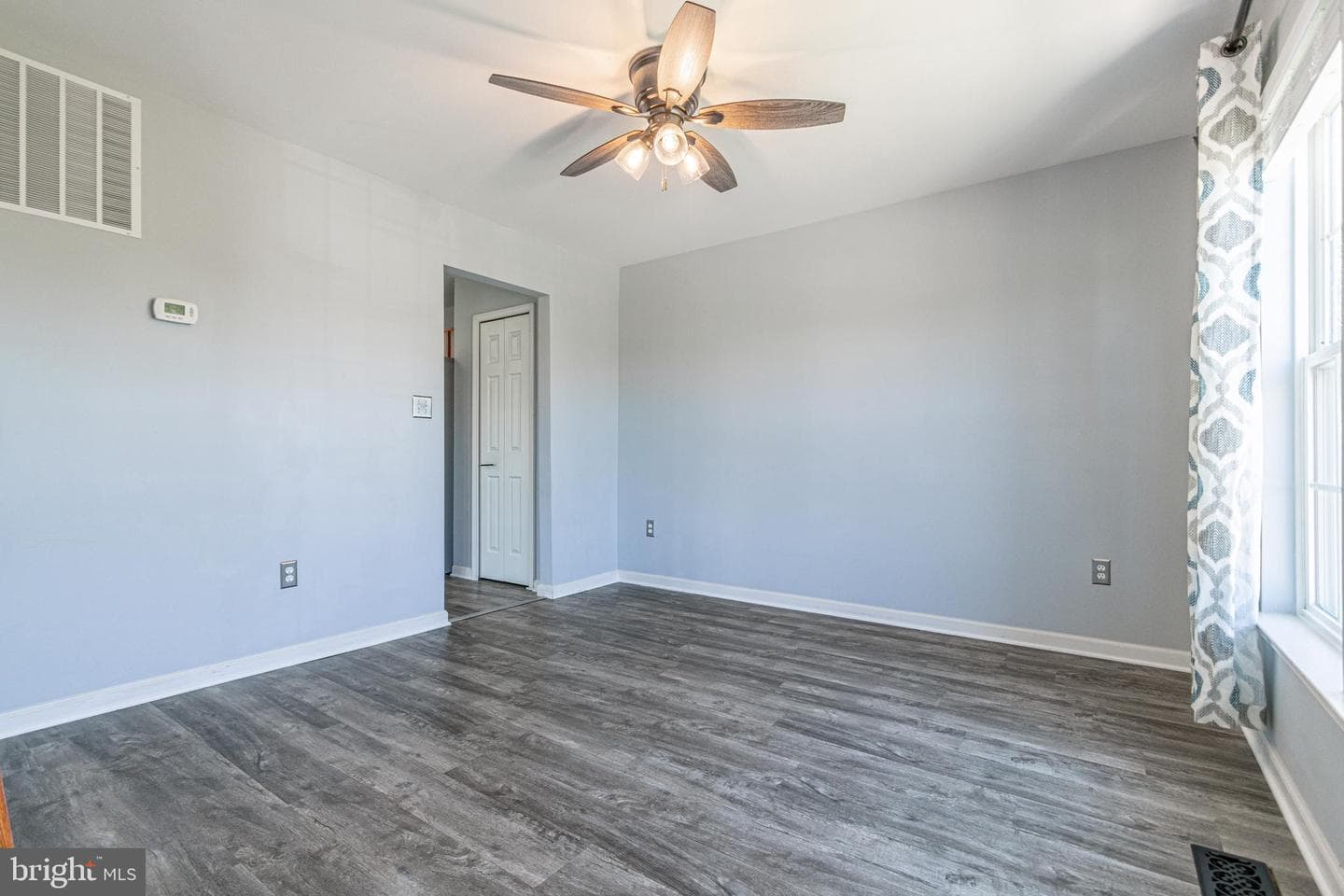 271 Courtney Court photo 9