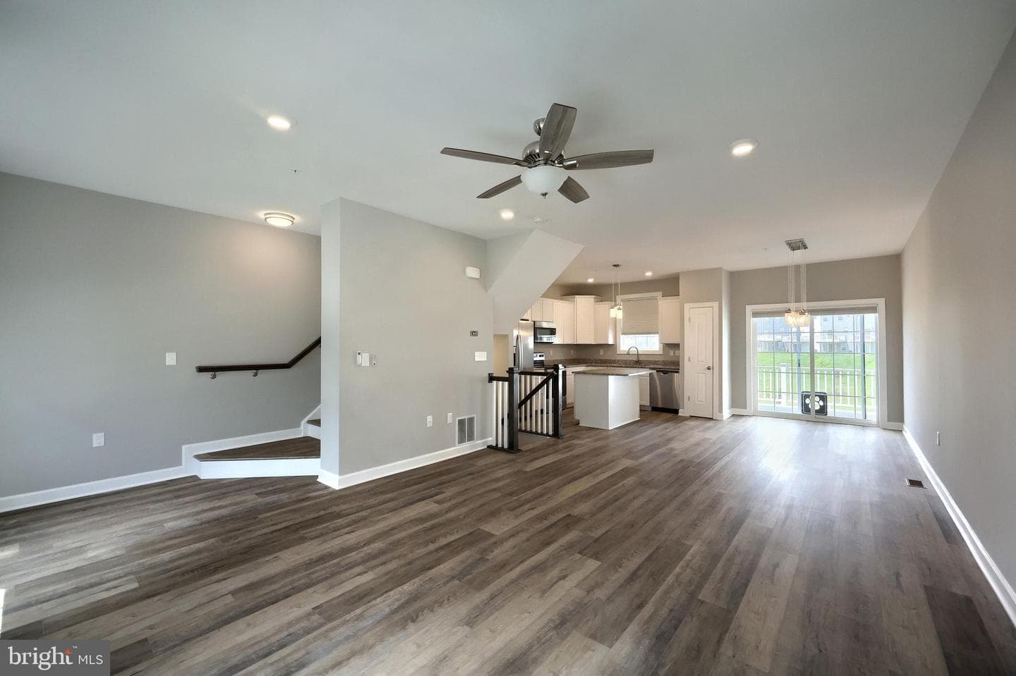 242 Hudson Blvd photo 4