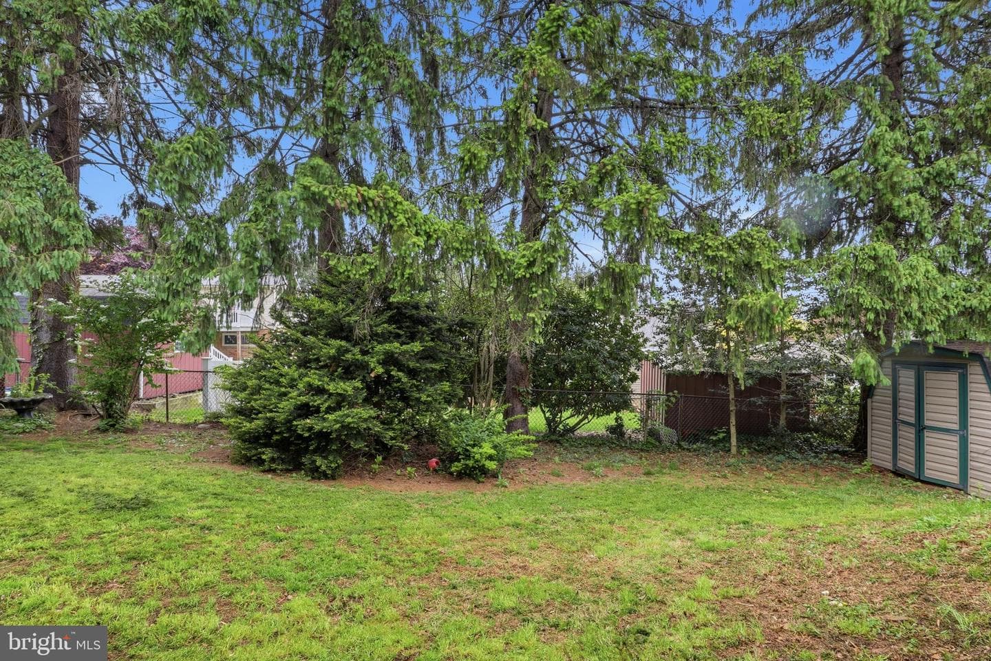 615 E Broadway photo 33
