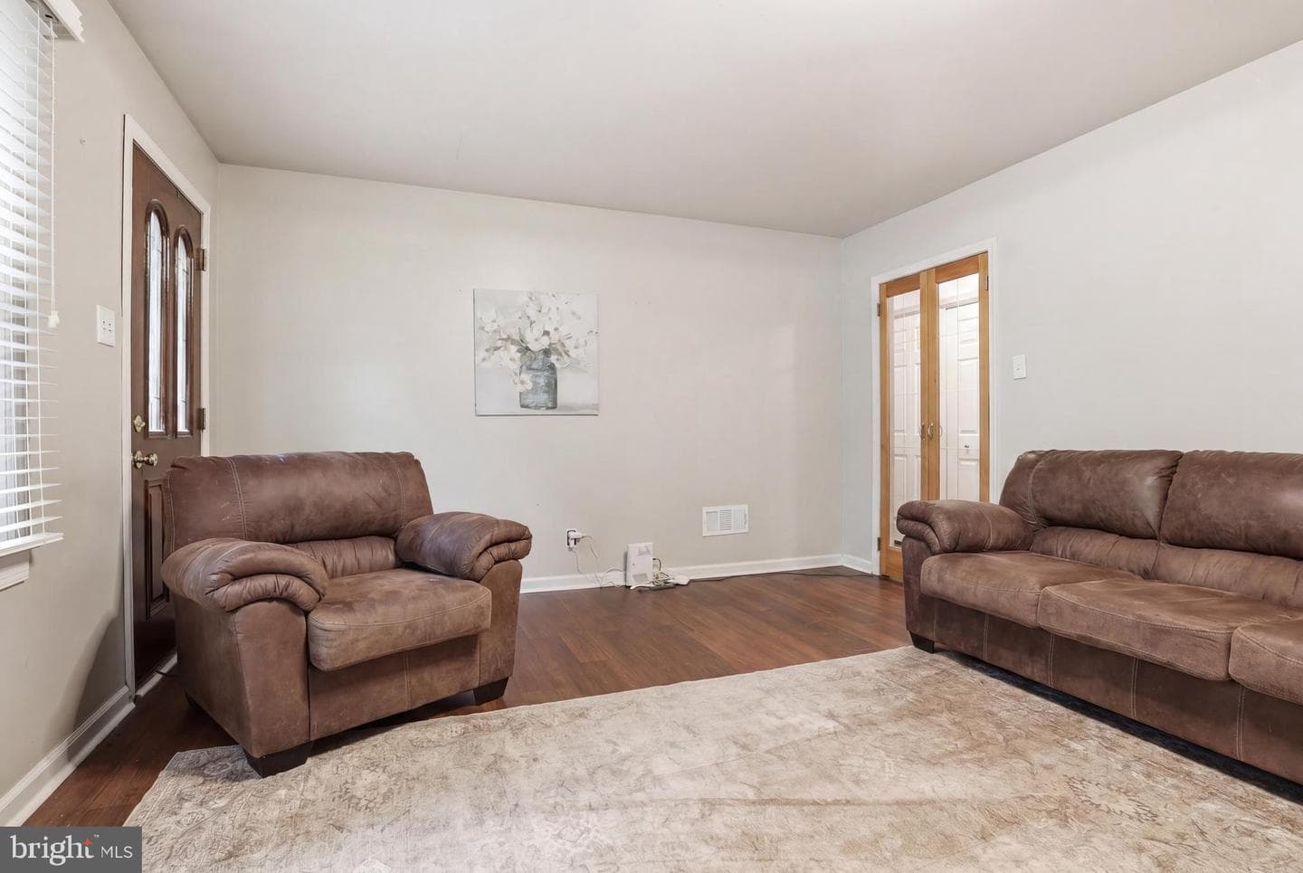615 E Broadway photo 6