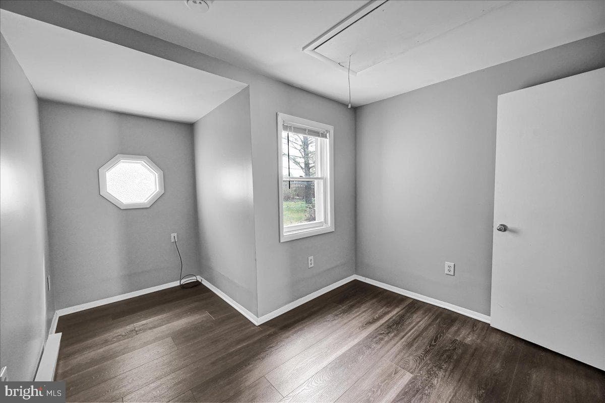 1499 W Princess Street photo 11