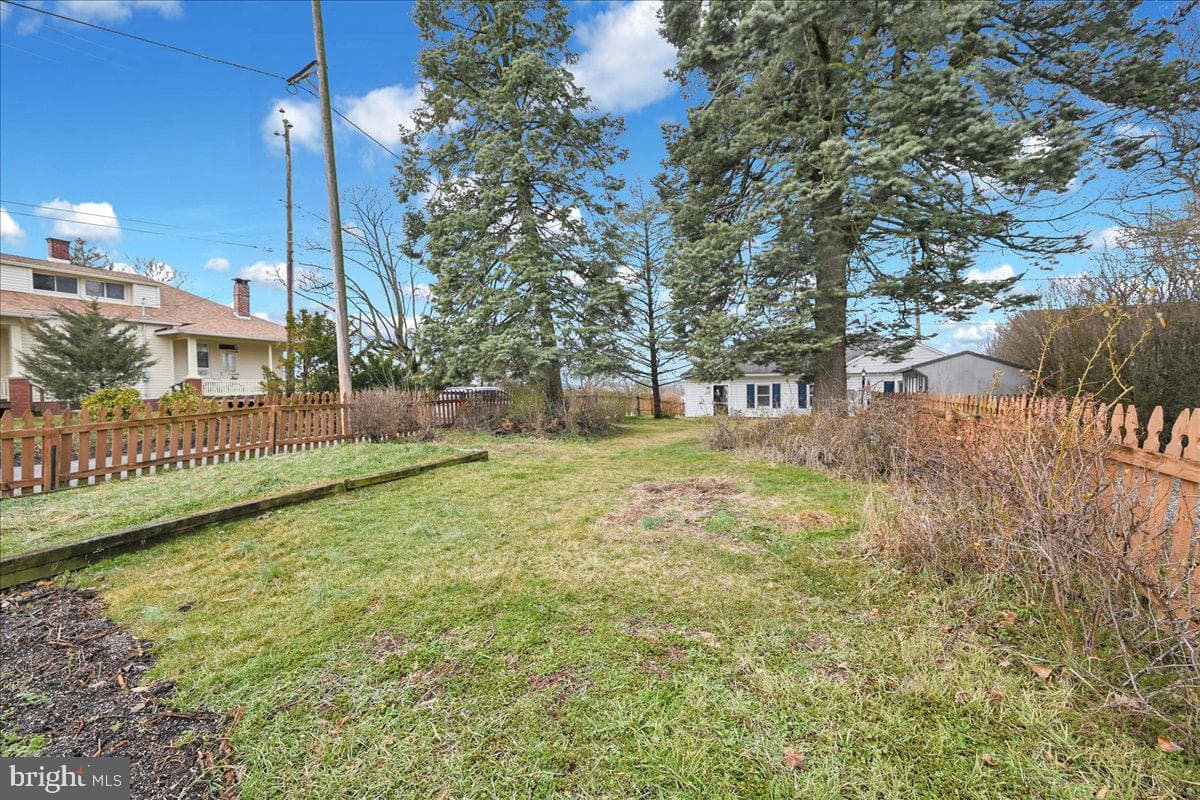 1499 W Princess Street photo 14
