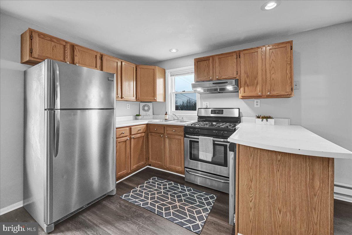1499 W Princess Street photo 4