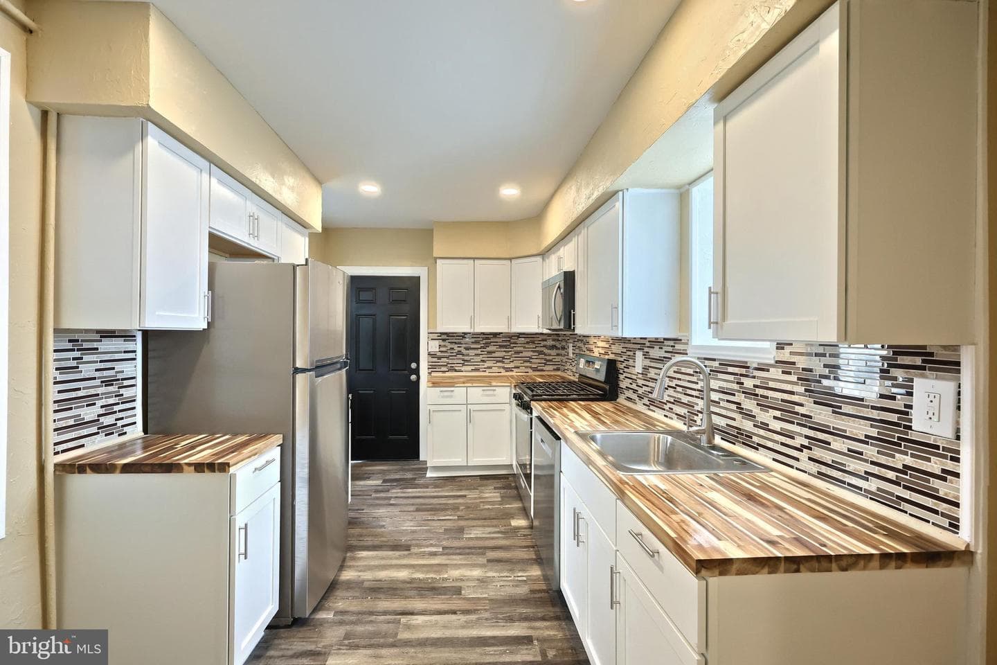 1415 W King Street photo 7