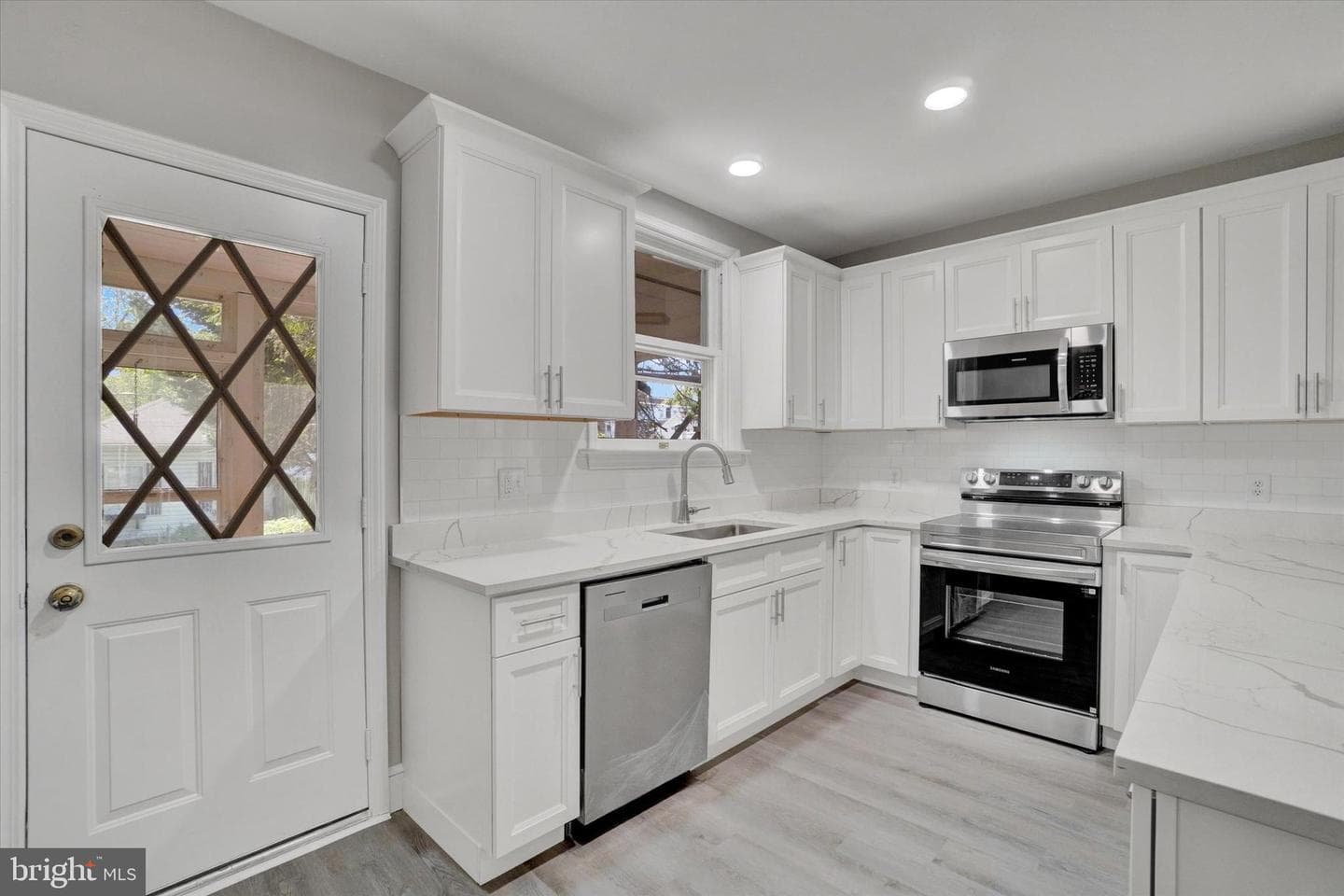 704 Madison Avenue photo 9
