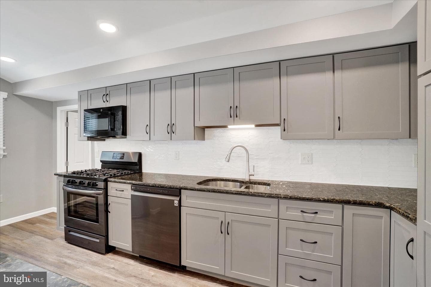 1542 Bonbar Road photo 12