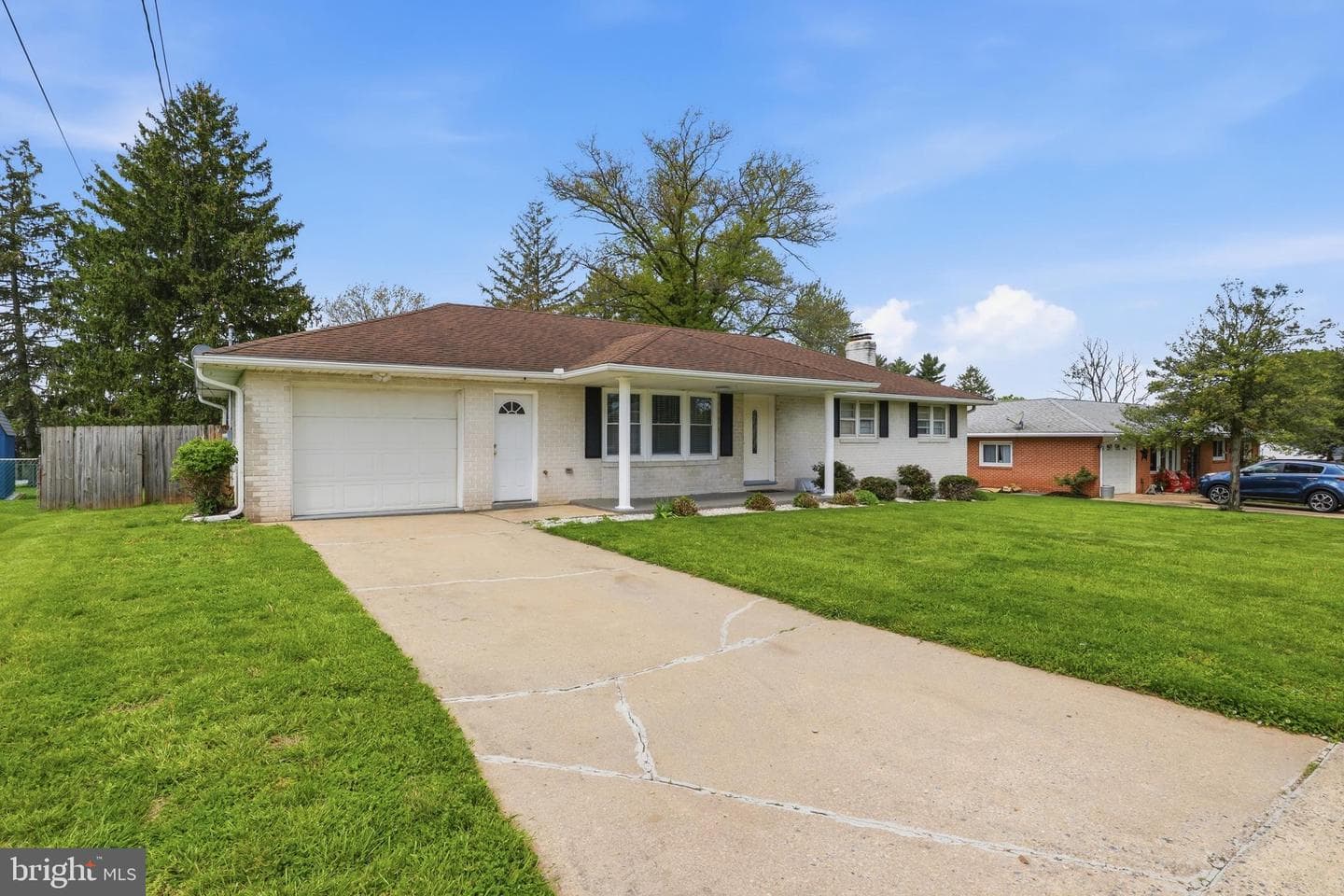 2330 Redwood Road photo 3