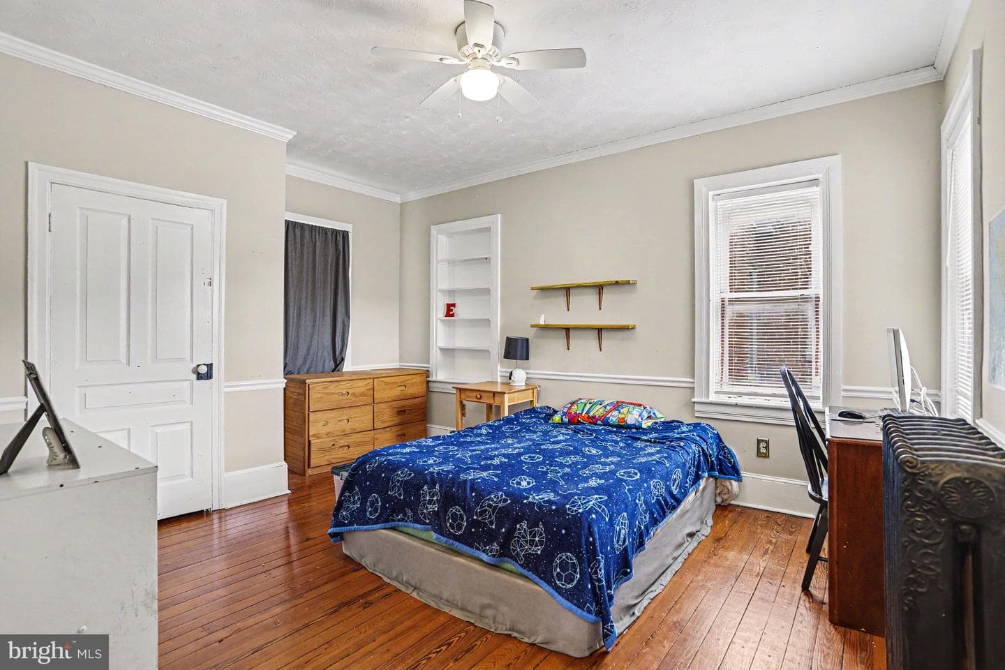 23 W George Street photo 16