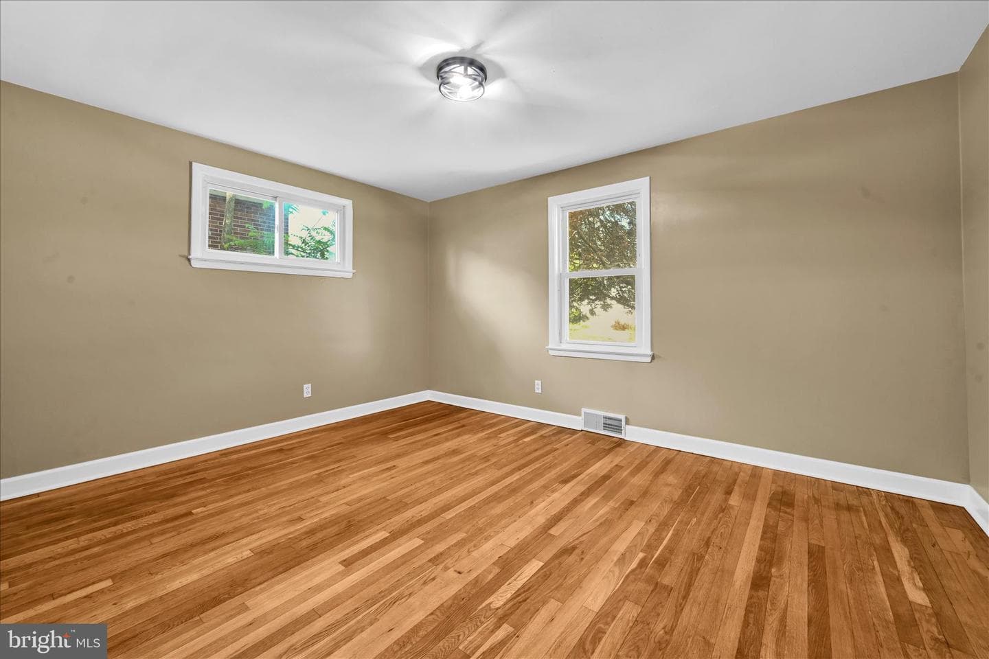 308 E Springettsbury photo 18