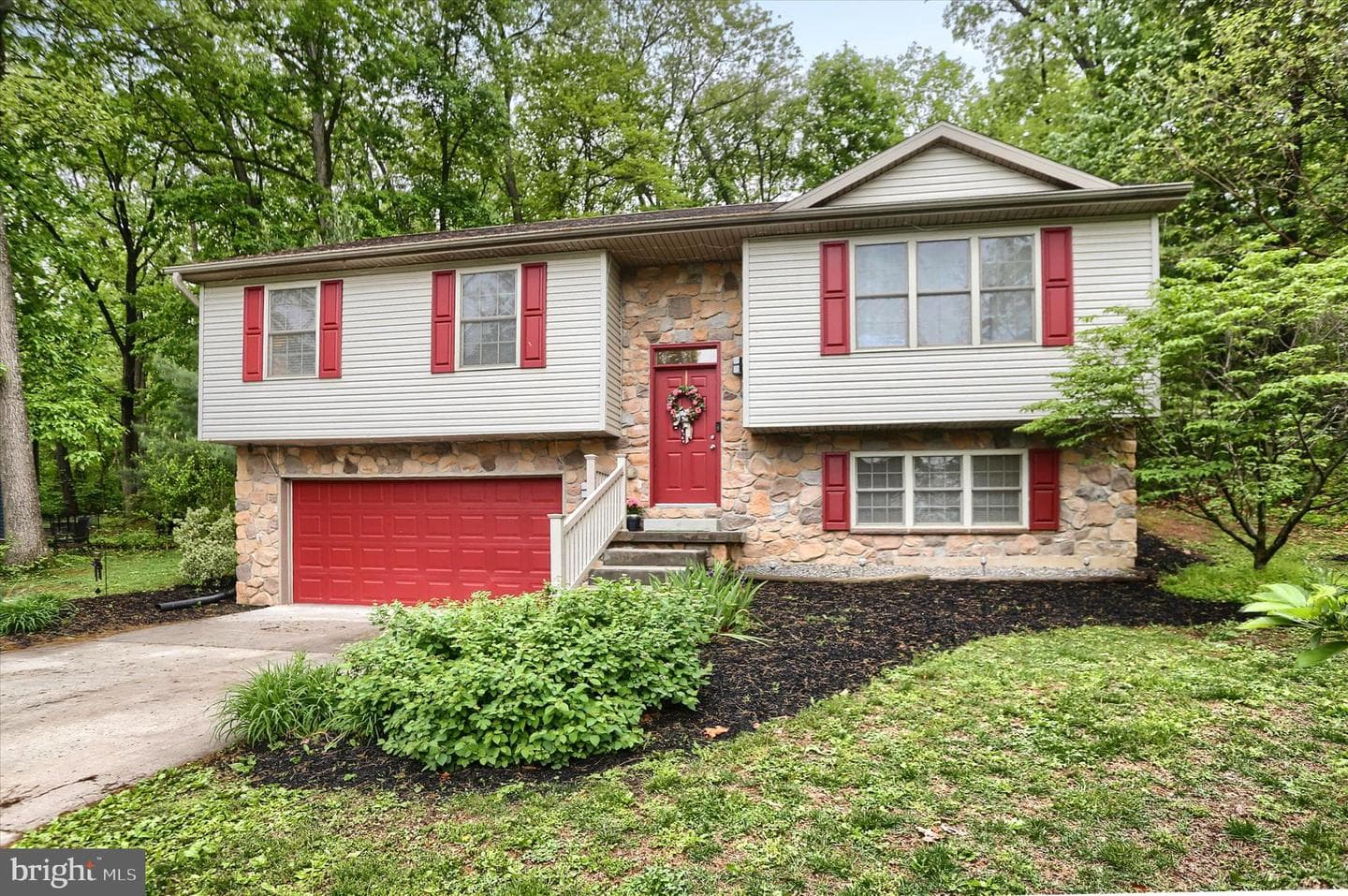 404 Little John Drive photo 3