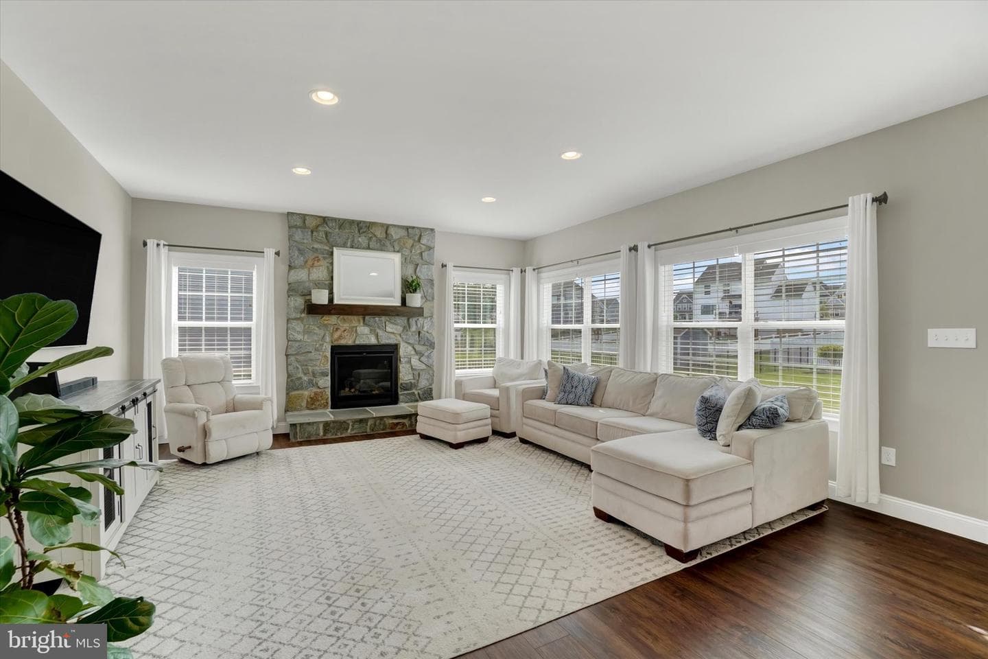 411 Peggy Lane photo 8