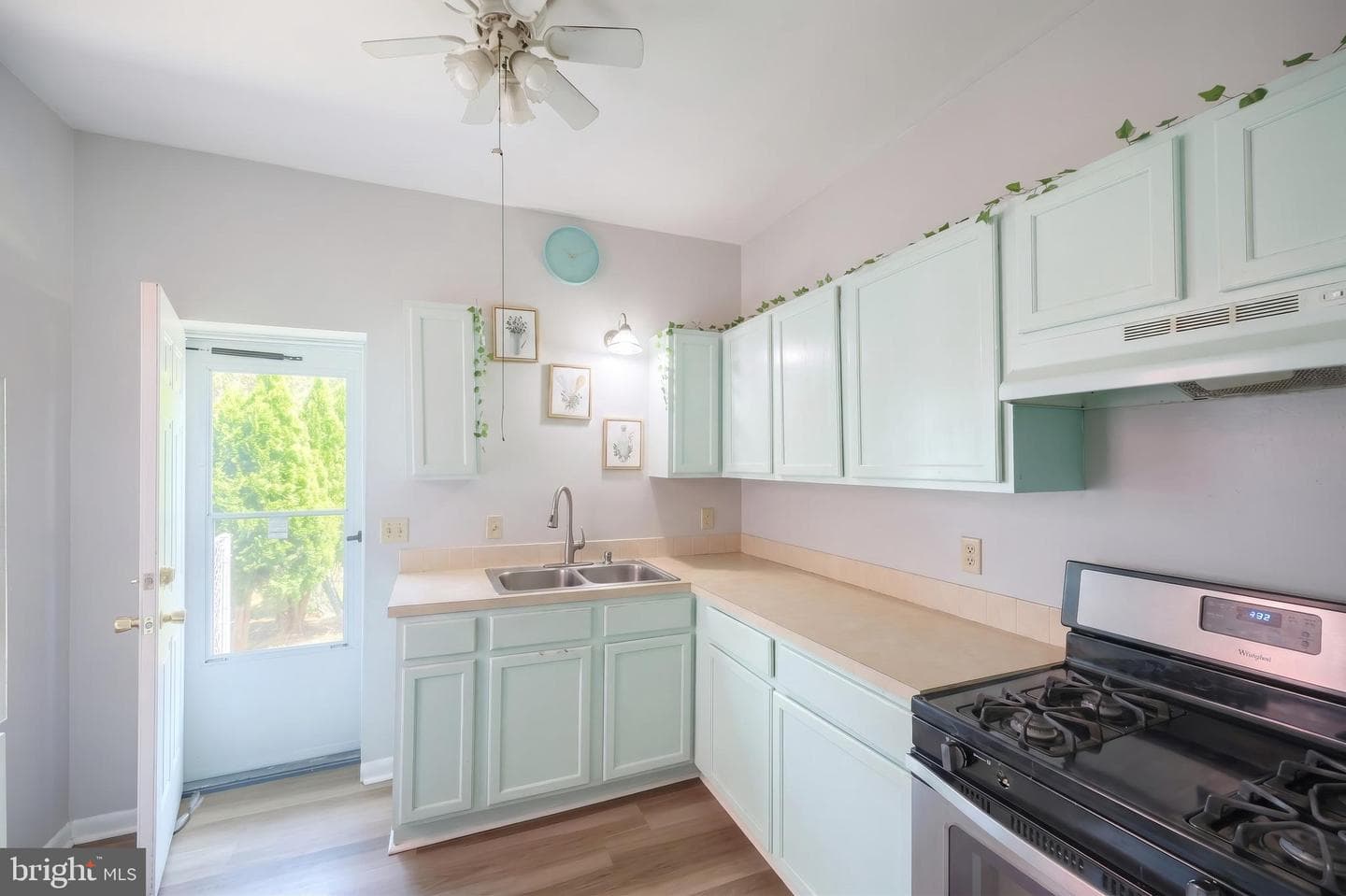 529 Thomas Street photo 12