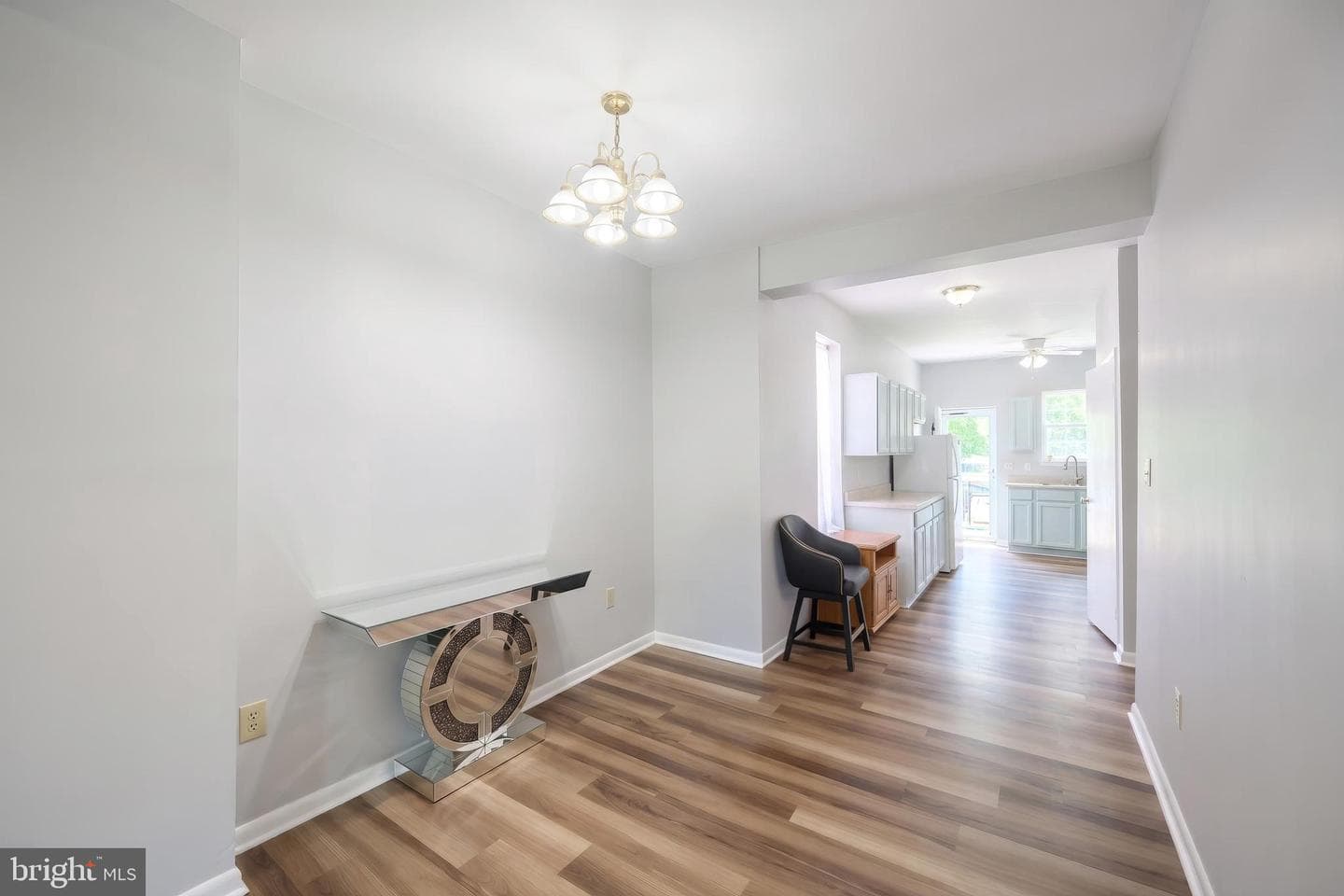529 Thomas Street photo 4