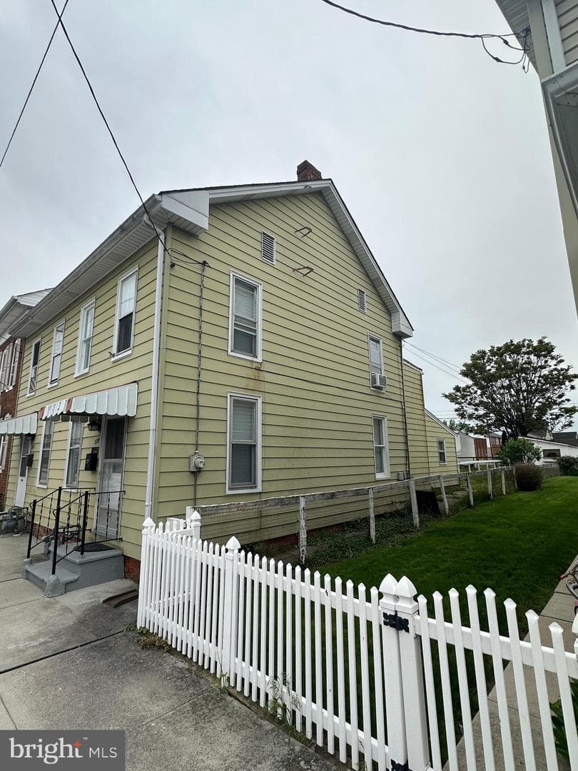 229 Locust Street photo 3