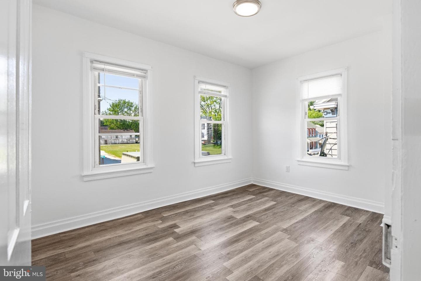 586 Baltimore Street photo 12