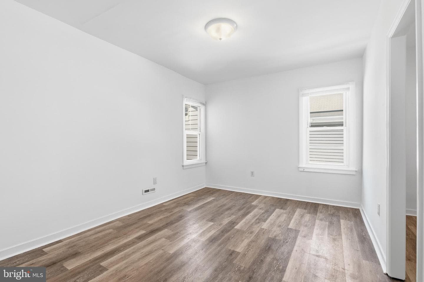 586 Baltimore Street photo 15